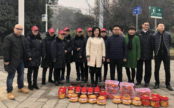 春节慰问暖人心 众志成城催人进