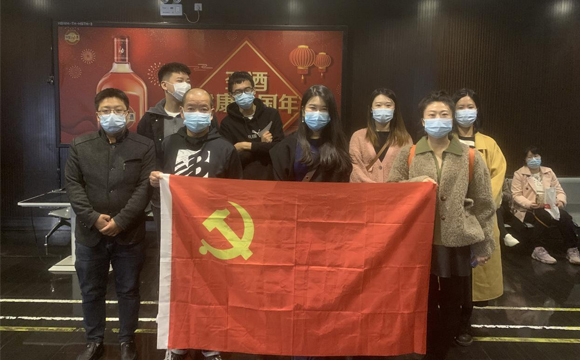 重温红色经典，还原榜样力量